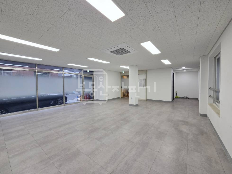 서울 강남구 논현동 신논현역/언주역 도보 8분, 더블역세권, 대로변, 1층 임대 월세 매물번호 32467 사진 3