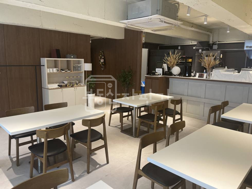 서울 강남구 신사동 압구정역 6분, 2층 임대 월세 매물번호 33475 사진 2