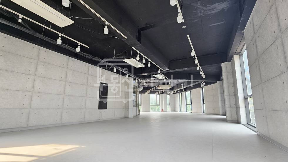 서울 강남구 역삼동 무권리, 한티역사거리, 도곡공원 인근, 이면도로, 코너건물, 3층 임대 월세 매물번호 35290 사진 2