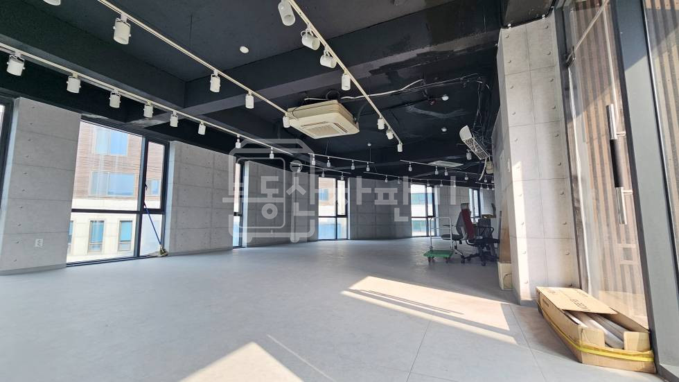 서울 강남구 역삼동 무권리, 한티역사거리, 도곡공원 인근, 이면도로, 코너건물, 3층 임대 월세 매물번호 35290 사진 3