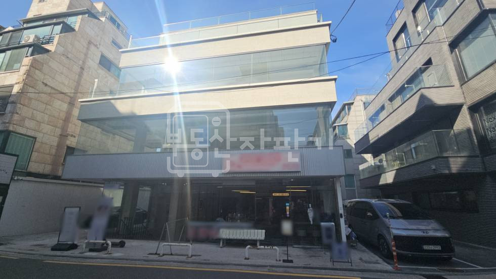 서울 강남구 신사동 무권리, 신사역 10분, 가로수길 인근, 이면도로 2층 임대 월세 매물번호 30554 사진 1