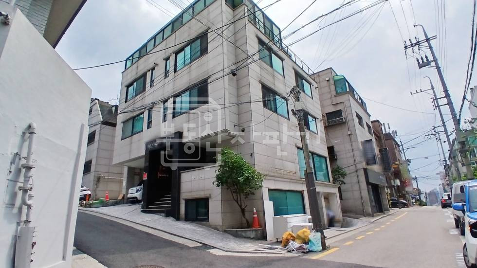 서울 강남구 논현동 무권리, 학동역 4분, 역세권, 지하1층 임대 월세 매물번호 35511 사진 1