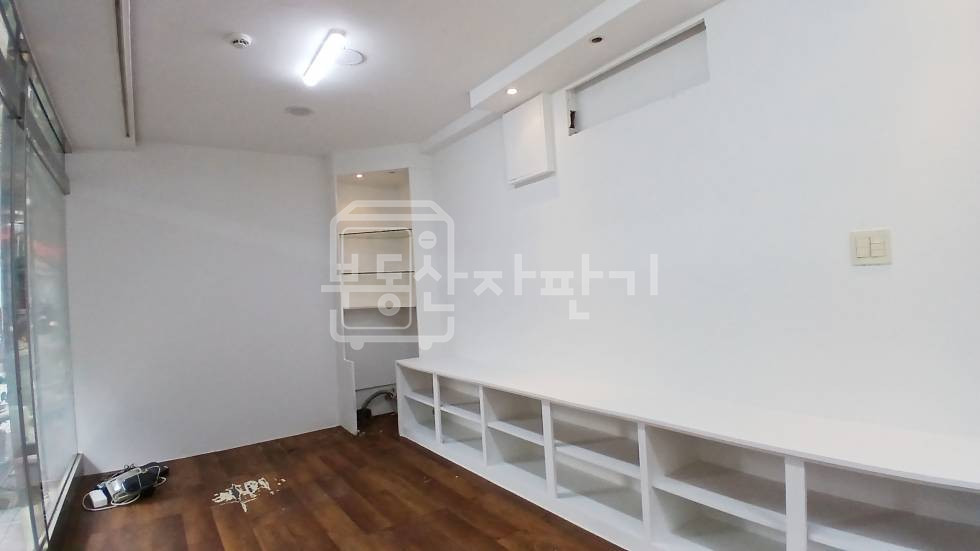 서울 강남구 논현동 무권리, 논현역 5분, 역세권, 1층 임대 월세 매물번호 31104 사진 2