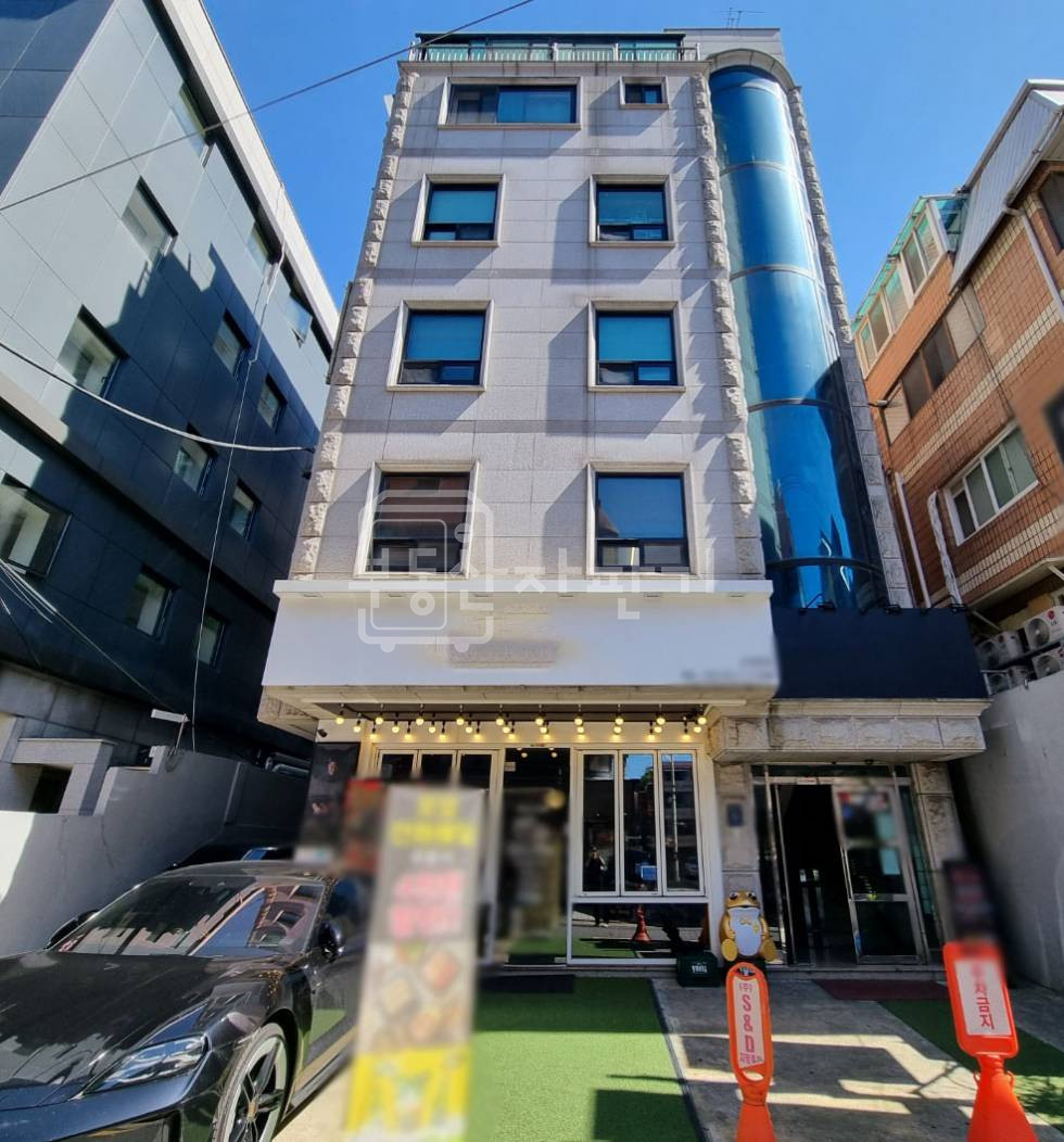 서울 강남구 논현동 신논현역 도보 3분, 초역세권, 1층 임대 월세 매물번호 33211 사진 1