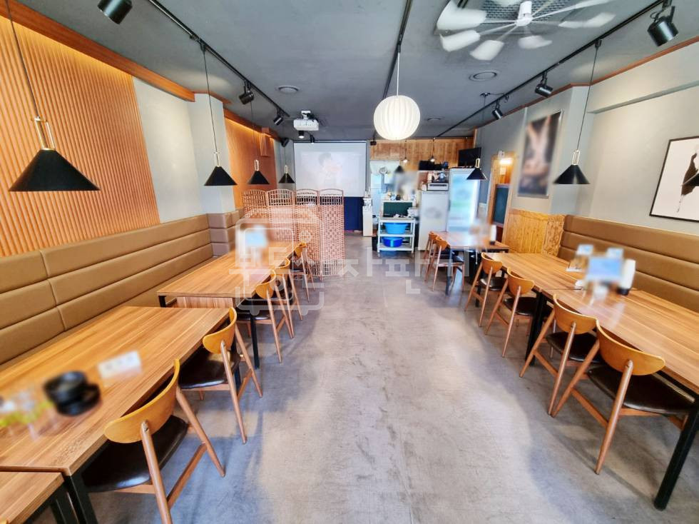 서울 강남구 논현동 신논현역 도보 3분, 초역세권, 1층 임대 월세 매물번호 33211 사진 2