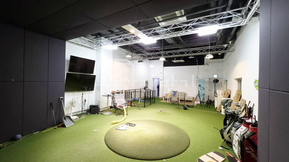 서울 강남구 논현동 무권리, 논현역, 학동역 더블역세권 도보 7분 거리 , 지하2층 임대 월세 매물번호 33999 사진 4