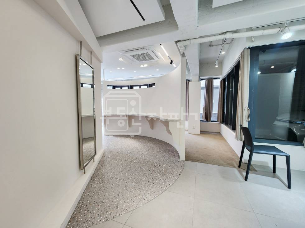 서울 강남구 논현동 논현역 도보 6분, 역세권, 대로변, 1층 임대 월세 매물번호 33976 사진 2