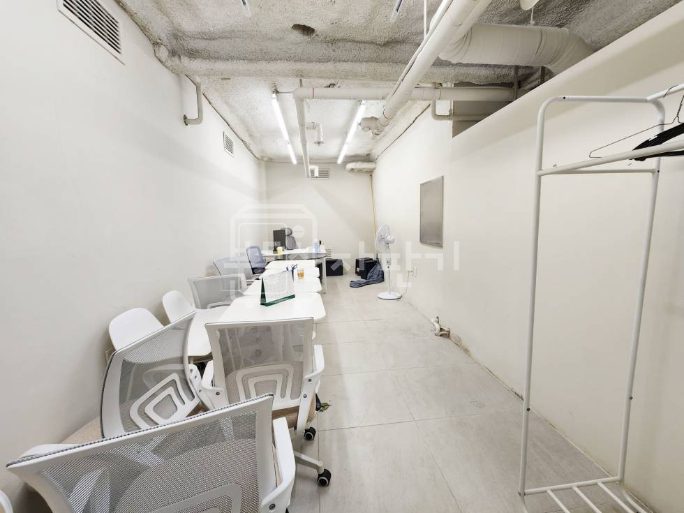 서울 강남구 논현동 논현역 도보 6분, 역세권, 대로변, 지하1층 임대 월세 매물번호 33975 사진 5