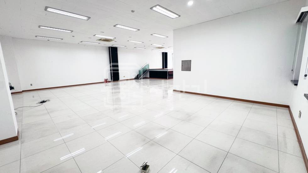 서울 강남구 역삼동 무권리, 르네상스사거리 대로변, 1층 점포 월세 매물번호 30590 사진 3