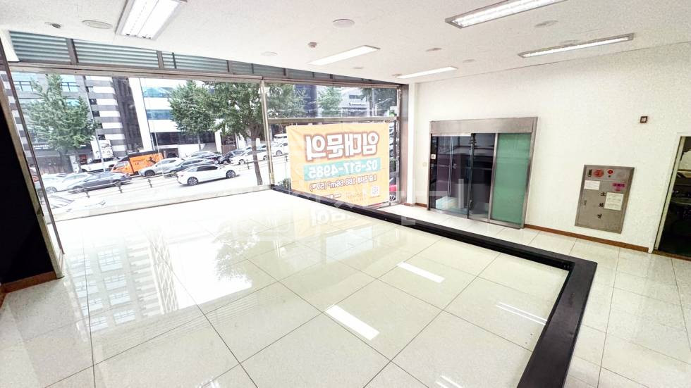 서울 강남구 역삼동 무권리, 르네상스사거리 대로변, 1층 점포 월세 매물번호 30590 사진 4