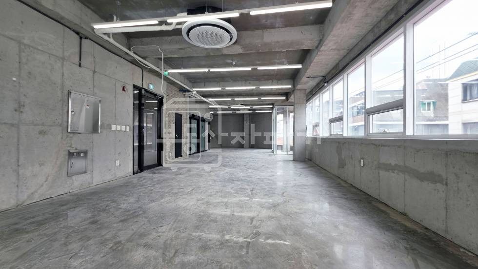 서울 강남구 논현동 무권리, 논현역 2분, 초역세권, 3층 임대 월세 매물번호 35607 사진 3