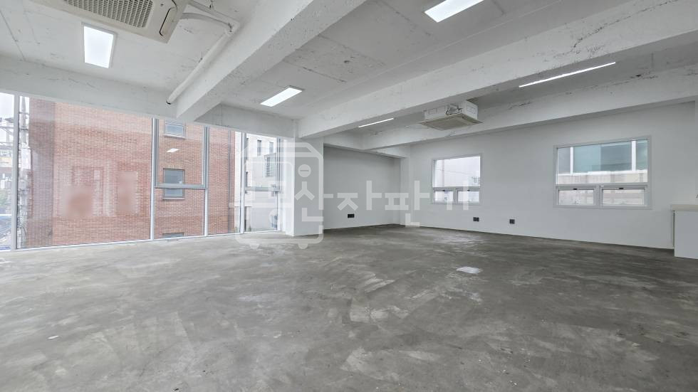 서울 강남구 신사동 무권리, 압구정역 도보 9분, 역세권, 도로변, 3층 임대 월세 매물번호 35618 사진 2