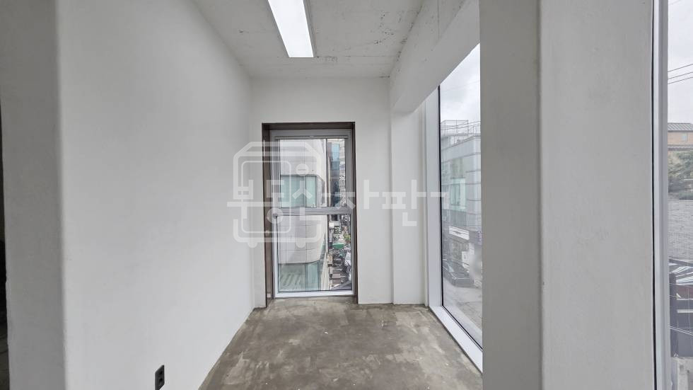 서울 강남구 신사동 무권리, 압구정역 도보 9분, 역세권, 도로변, 3층 임대 월세 매물번호 35618 사진 6