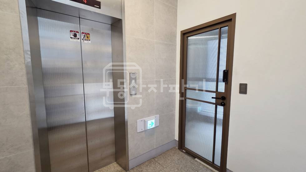 서울 강남구 신사동 무권리, 압구정역 도보 9분, 역세권, 도로변, 3층 임대 월세 매물번호 35618 사진 7