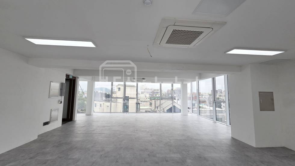 서울 강남구 신사동 무권리, 압구정역 도보 9분, 역세권, 도로변, 5층 임대 월세 매물번호 35619 사진 5