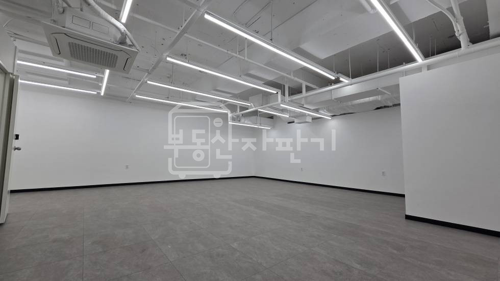 서울 서초구 서초동 무권리 남부터미널역 도보 5분역세권, 지하 1층 임대 월세 매물번호 35545 사진 2