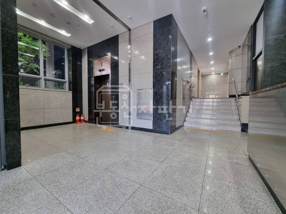 서울 강남구 논현동 도산대로 대로변 , 7층 임대 월세 매물번호 33998 사진 2