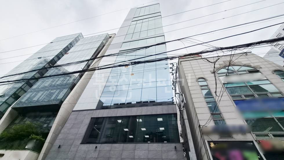 서울 서초구 서초동 무권리, 2호선 교대역 1분, 초역세권, 13층 임대 월세 매물번호 35422 사진 1