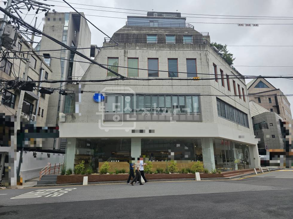 서울 강남구 신사동 무권리, 가로수길 인근 코너건물, 지하 1층 임대 월세 매물번호 24465 사진 1
