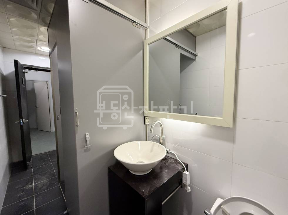 서울 강남구 신사동 무권리, 가로수길 인근 코너건물, 지하 1층 임대 월세 매물번호 24465 사진 7