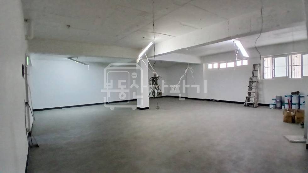서울 서초구 방배동 무권리, 사당역 8분, 역세권, 지하1층 임대 월세 매물번호 29908 사진 2