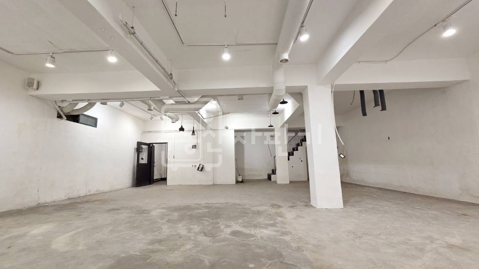 서울 강남구 논현동 무권리, 논현초 인근, 학동역7분 , 지하1층 임대 월세 매물번호 20694 사진 3