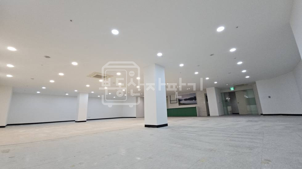 서울 강남구 논현동 무권리, 초역세권, 신사역 도보 1분, 이면도로, 코너 건물, 지하2층 임대 월세 매물번호 35718 사진 2
