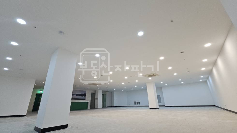 서울 강남구 논현동 무권리, 초역세권, 신사역 도보 1분, 이면도로, 코너 건물, 지하2층 임대 월세 매물번호 35718 사진 3