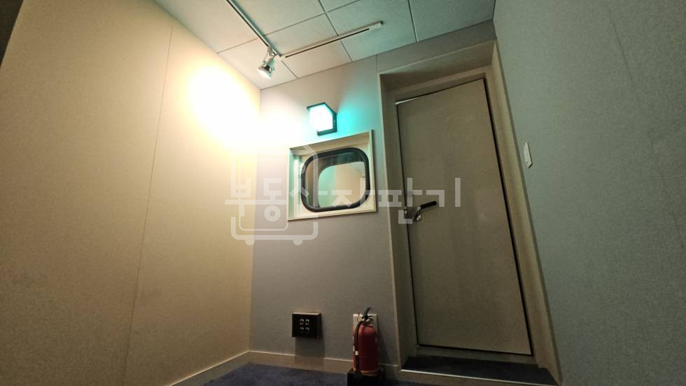 서울 강남구 논현동 무권리, 초역세권, 신사역 도보 1분, 이면도로, 코너 건물, 지하2층 임대 월세 매물번호 35718 사진 8