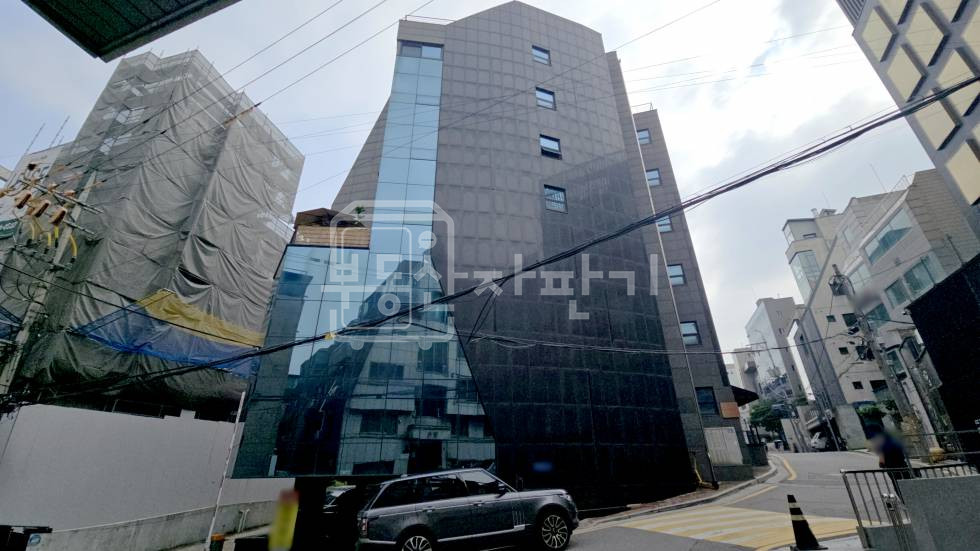 서울 강남구 논현동 무권리, 초역세권, 신사역 도보 1분, 이면도로, 코너 건물, 1층 임대 월세 매물번호 35717 사진 1