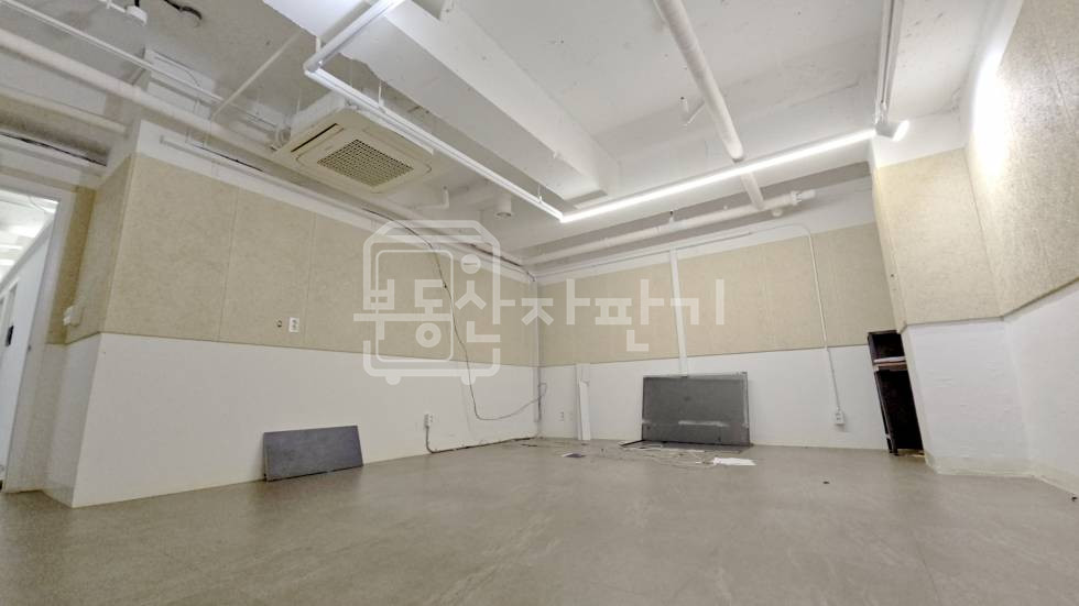 서울 강남구 논현동 무권리, 초역세권, 신사역 도보 1분, 이면도로, 코너 건물, 1층 임대 월세 매물번호 35717 사진 7