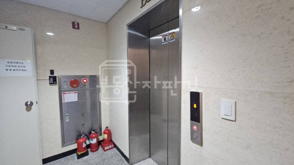 서울 강남구 논현동 무권리, 초역세권, 신사역 도보 1분, 이면도로, 코너 건물, 1층 임대 월세 매물번호 35717 사진 12