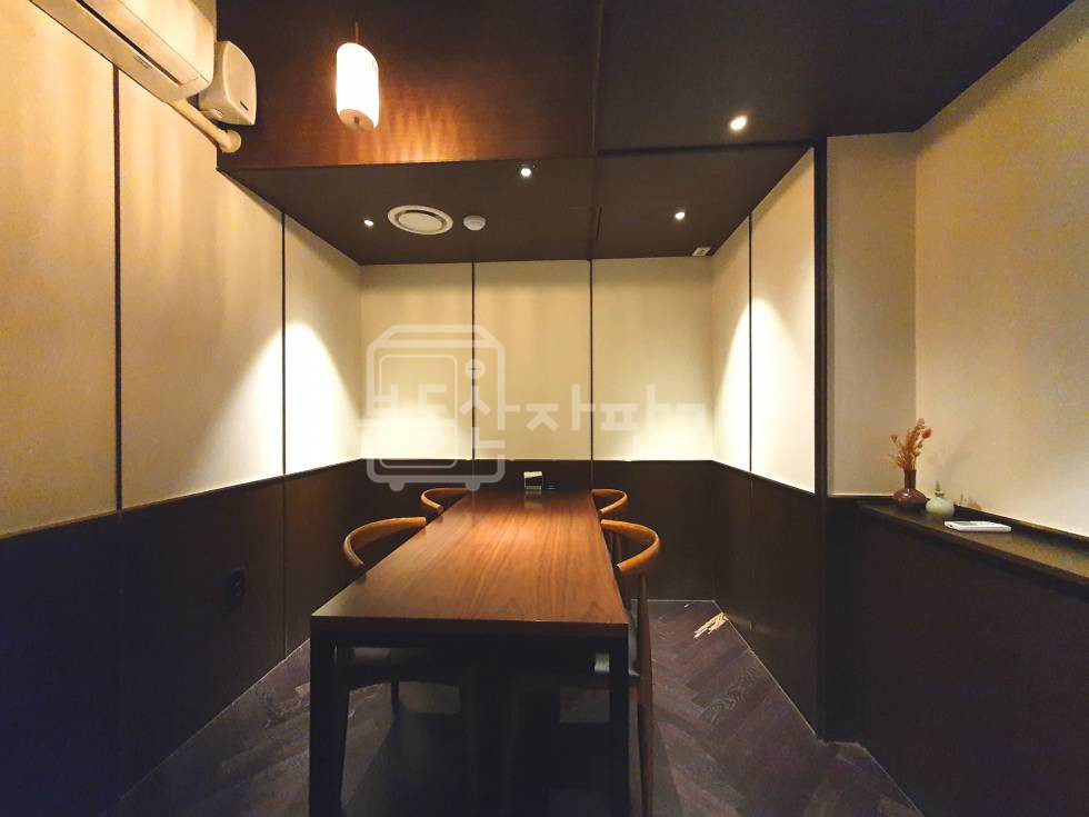서울 강남구 청담동 역세권, 압구정로데오역 5분, 이면도로 1층 임대 월세 매물번호 35727 사진 2