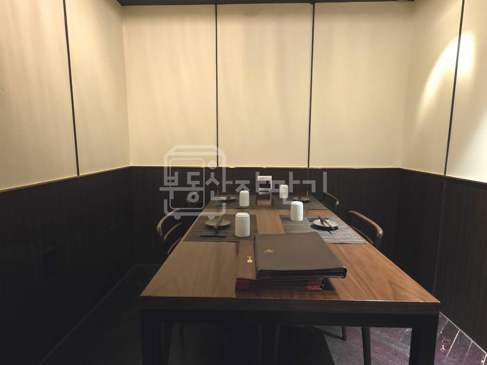 서울 강남구 청담동 역세권, 압구정로데오역 5분, 이면도로 1층 임대 월세 매물번호 35727 사진 8