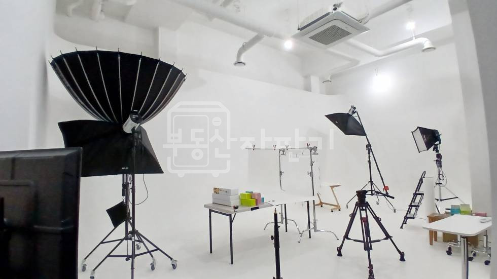 서울 서초구 서초동 교대역 4분, 역세권, 지하1층 임대 월세 매물번호 35632 사진 1