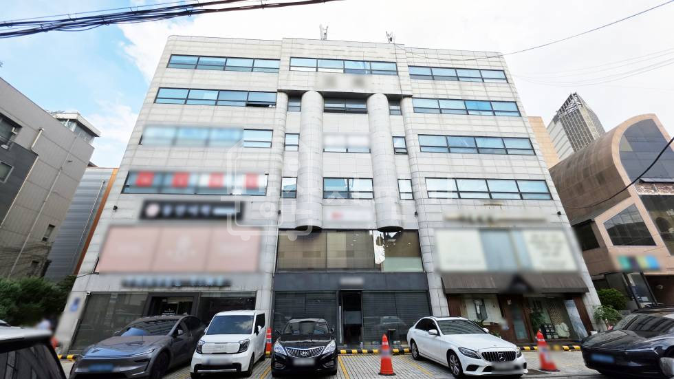서울 강남구 신사동 무권리, 압구정역 7분, 역세권, 5층 임대 월세 매물번호 35735 사진 1