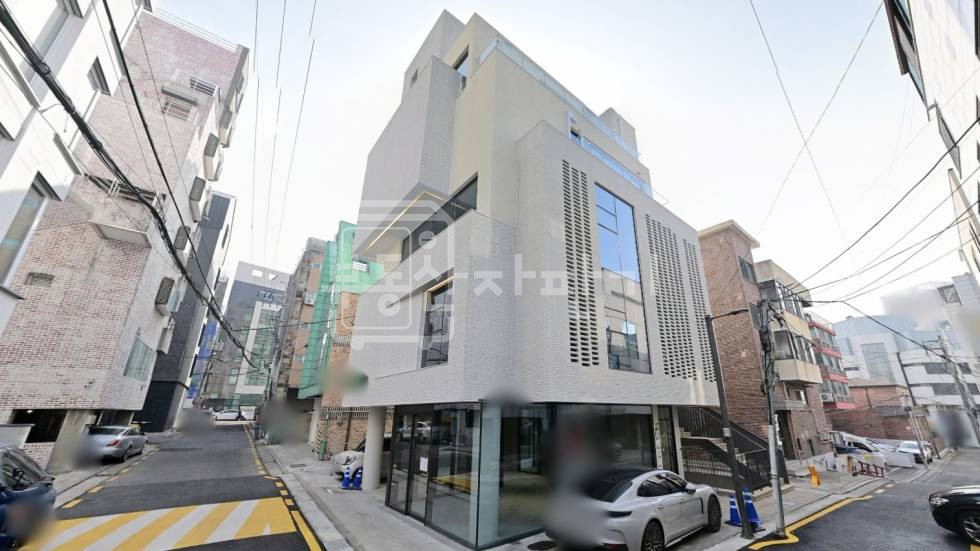 서울 강남구 신사동 무권리, 3호선 압구정역 도보 7분, 역세권, 코너건물 2층임대 월세 매물번호 35245 사진 1