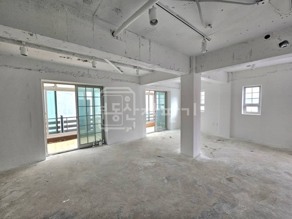 서울 강남구 신사동 무권리, 세로수길 인근 3층 임대 월세 매물번호 27880 사진 1