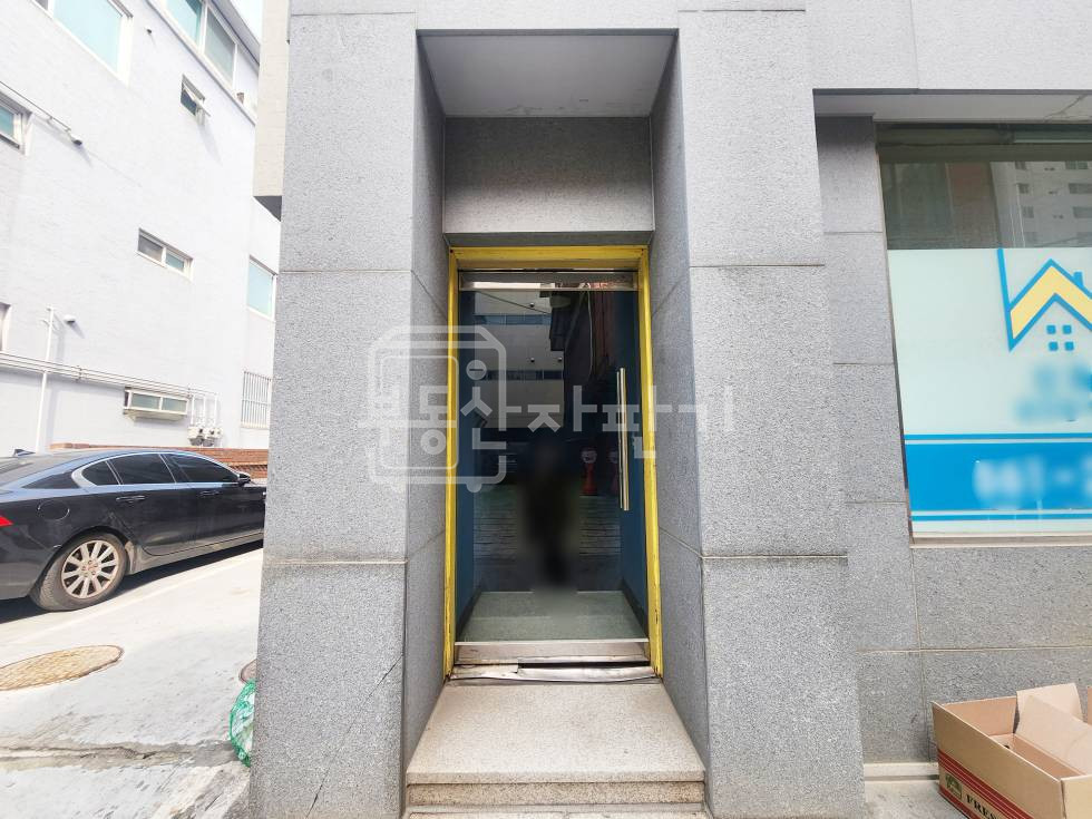 서울 강남구 역삼동 무권리, 역삼초교 교차로 인근, 코너건물, 지하 1층 임대 월세 매물번호 33702 사진 2