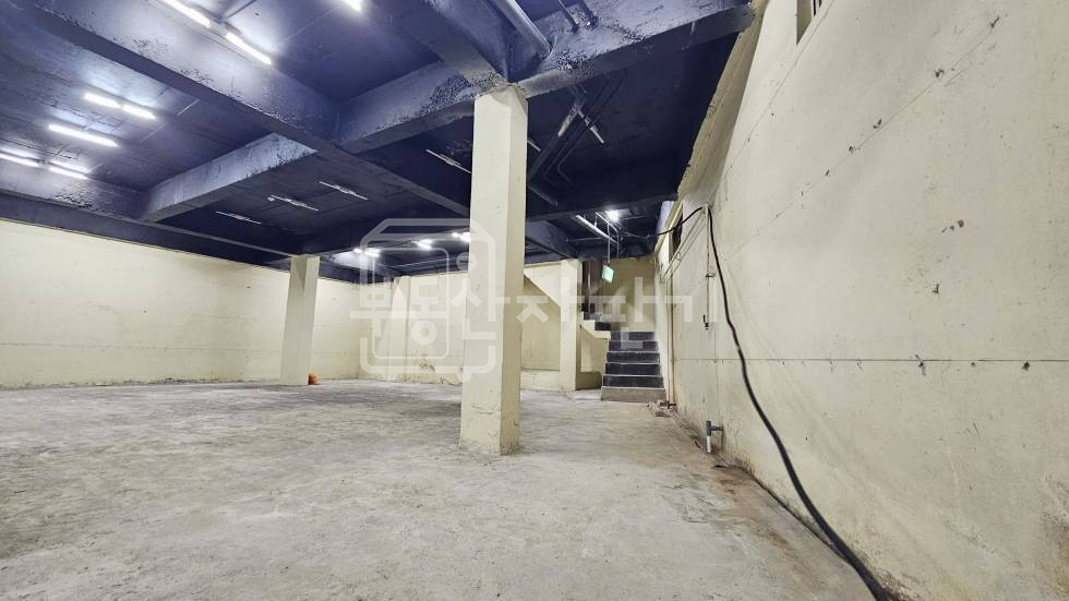 서울 강남구 논현동 9호선 언주역 도보 3분, 초역세권, 코너건물, 높은층고 지하1층임대 월세 매물번호 34947 사진 6