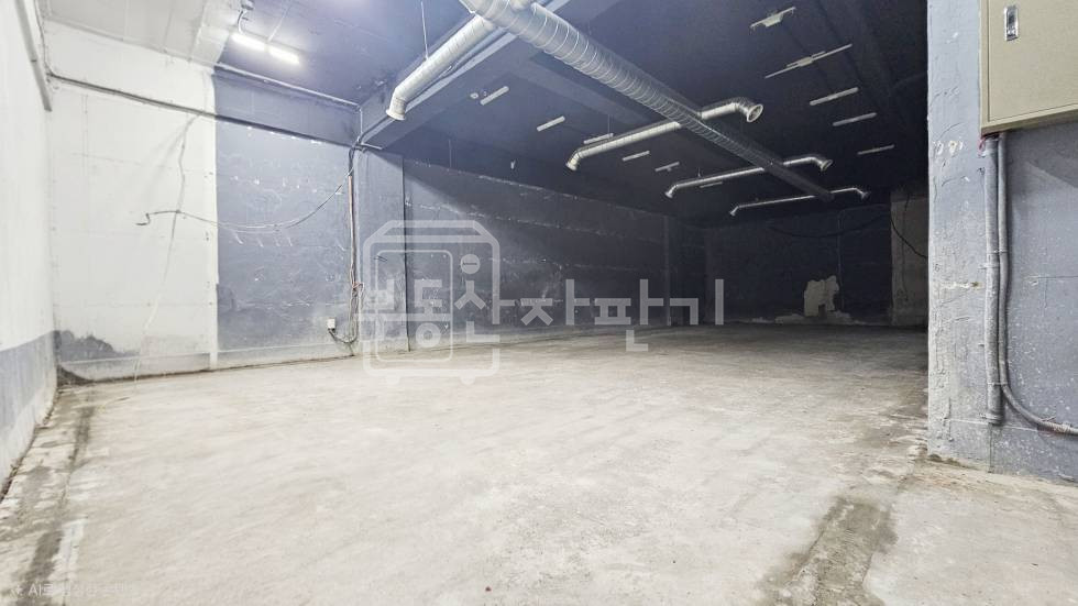 서울 강남구 논현동 9호선 언주역 도보 3분, 초역세권, 코너건물, 높은층고 지하1층임대 월세 매물번호 34947 사진 8