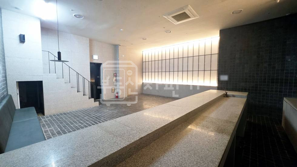 서울 강남구 청담동 무권리, 압구정로데오역 3분, 초역세권, 지하1층 임대 월세 매물번호 35808 사진 2