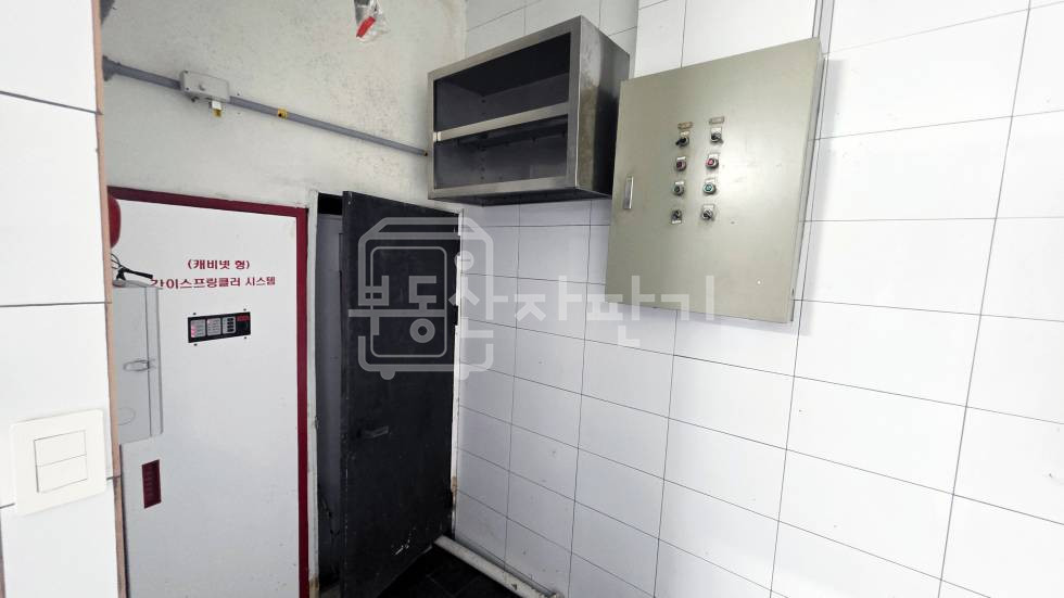 서울 강남구 청담동 무권리, 압구정로데오역 3분, 초역세권, 지하1층 임대 월세 매물번호 35808 사진 4