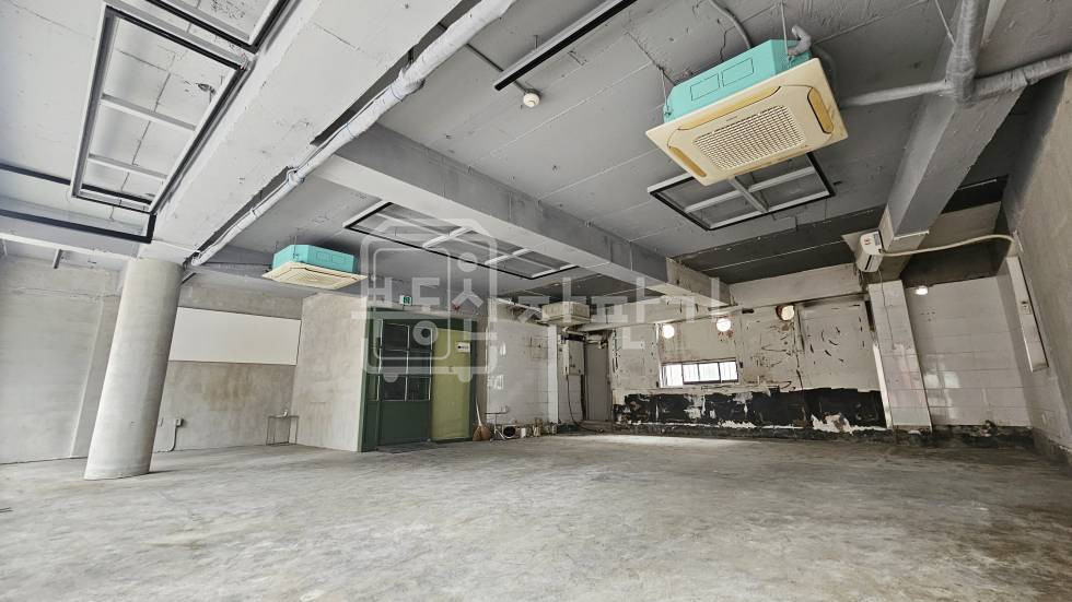 서울 강남구 신사동 무권리, 가로수길 인근, 신사역 8분, 역세권, 이면도로 2층 임대 월세 매물번호 30637 사진 4