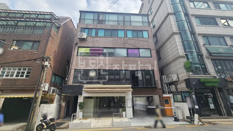 서울 강남구 신사동 무권리, 가로수길 인근, 신사역 8분, 역세권, 이면도로 1층 임대 월세 매물번호 33761 사진 1