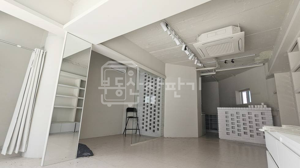 서울 강남구 신사동 무권리, 가로수길 인근, 신사역 8분, 역세권, 이면도로 1층 임대 월세 매물번호 33761 사진 2