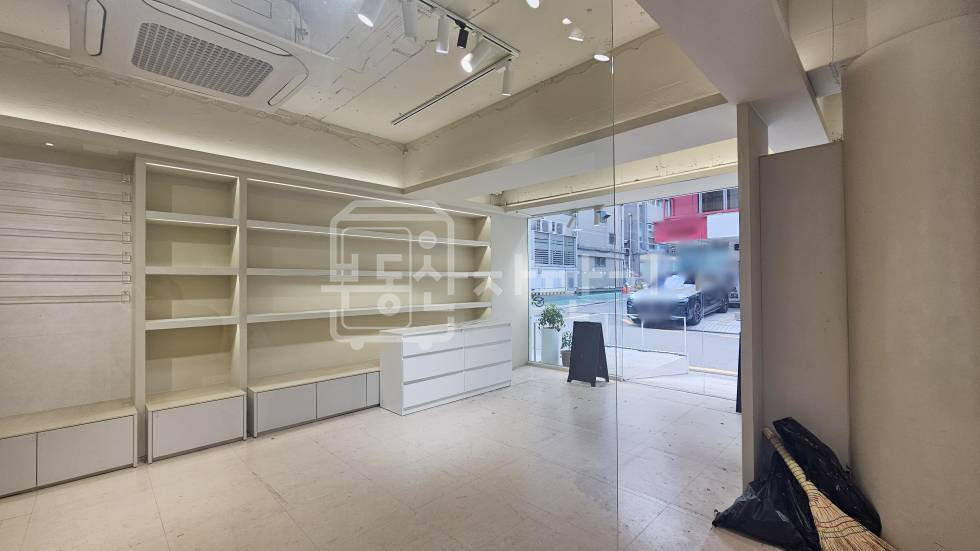 서울 강남구 신사동 무권리, 가로수길 인근, 신사역 8분, 역세권, 이면도로 1층 임대 월세 매물번호 33761 사진 5