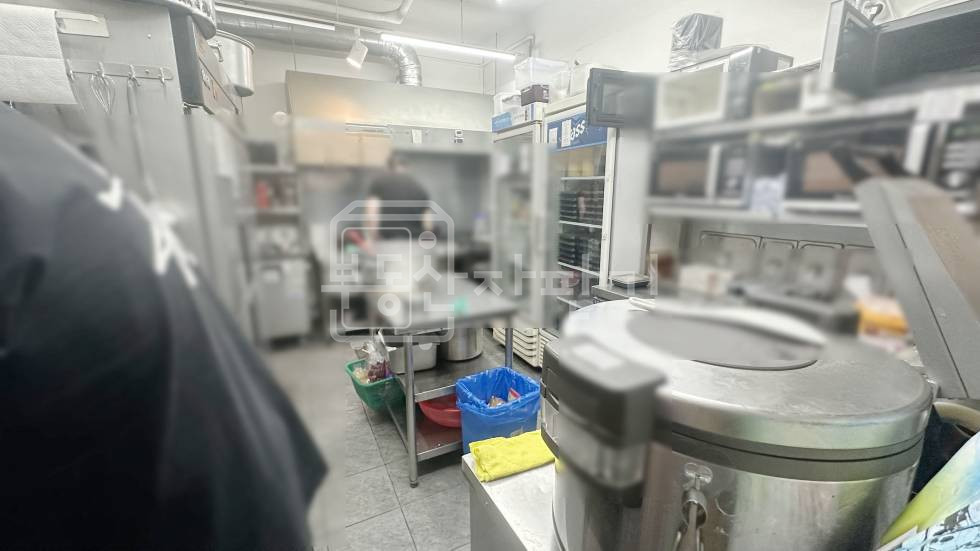 서울 강남구 논현동 논현역 6분, 역세권, 1층 임대 월세 매물번호 34091 사진 2