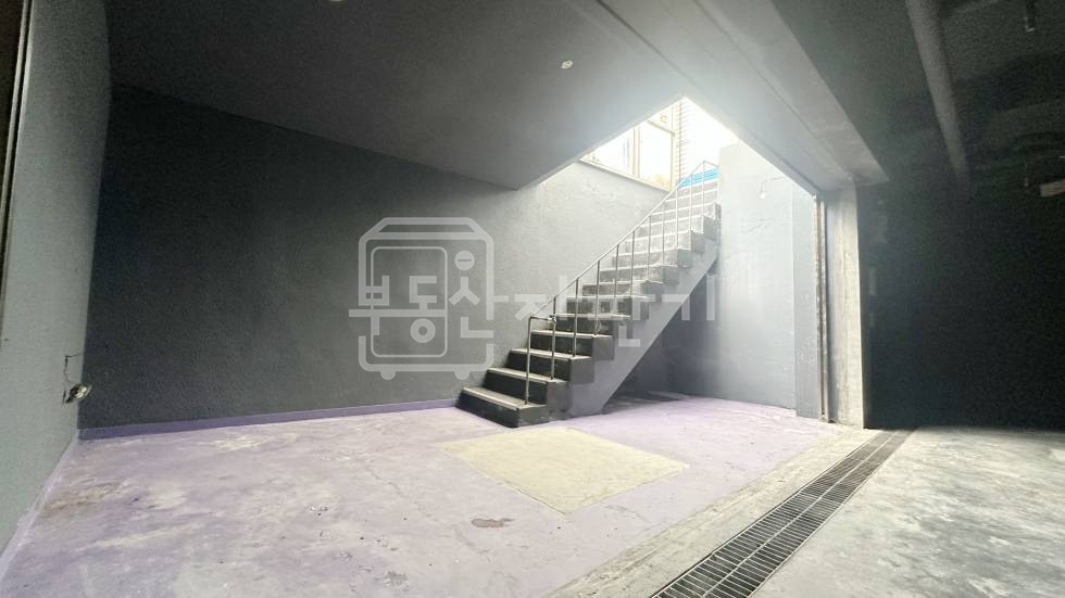 서울 강남구 신사동 무권리,신사역 7분,역세권, 지하 1층 임대 월세 매물번호 28952 사진 3