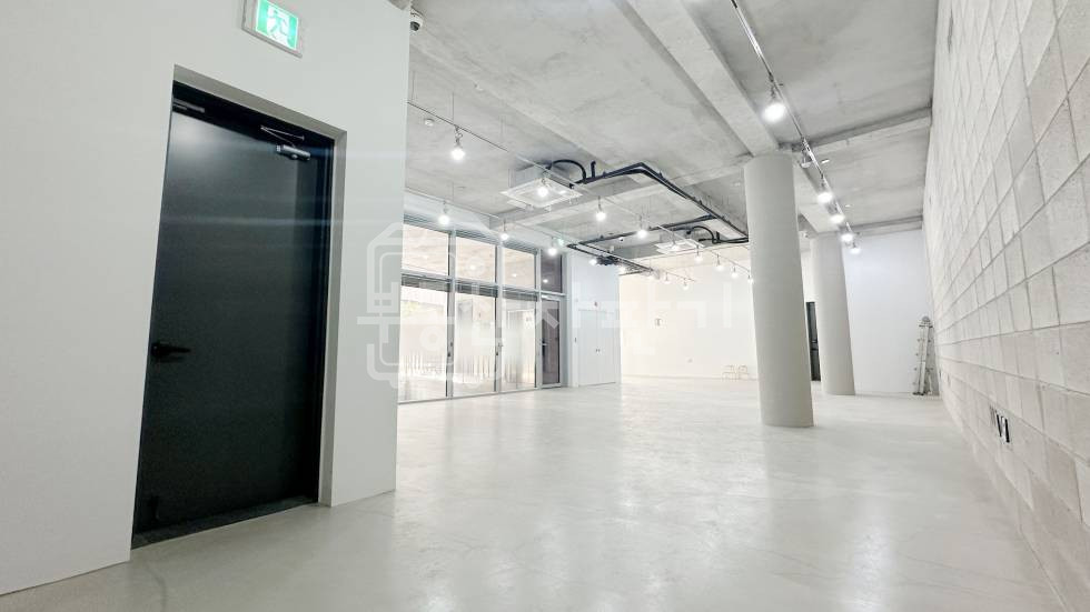 서울 강남구 논현동 무권리,신사역 7분,역세권, 지하 1층 임대 월세 매물번호 35495 사진 4